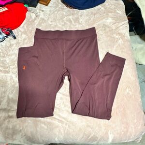 Cotopaxi leggings: eco-friendly, stylish, durable. Perfect for active or lounge!